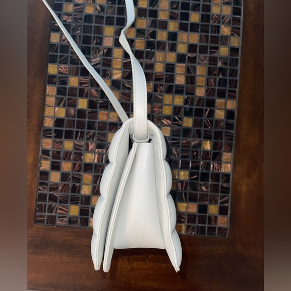 H&M Quilted Crossbody - Picture 5 of 7